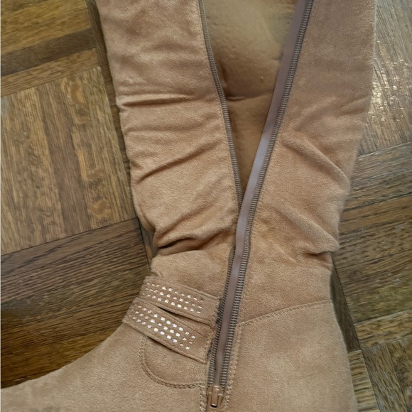 Stylish Tan Women's Boots - Picture 5 of 6